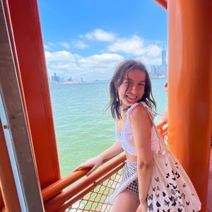 Meet your Posher, Danielle